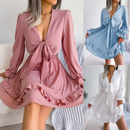 Vestido Serenia 🌟 Dale un toque romántico a tu look con este vestido corto de manga larga, con elegante lazo frontal, cintura fruncida y delicados volantes🌹