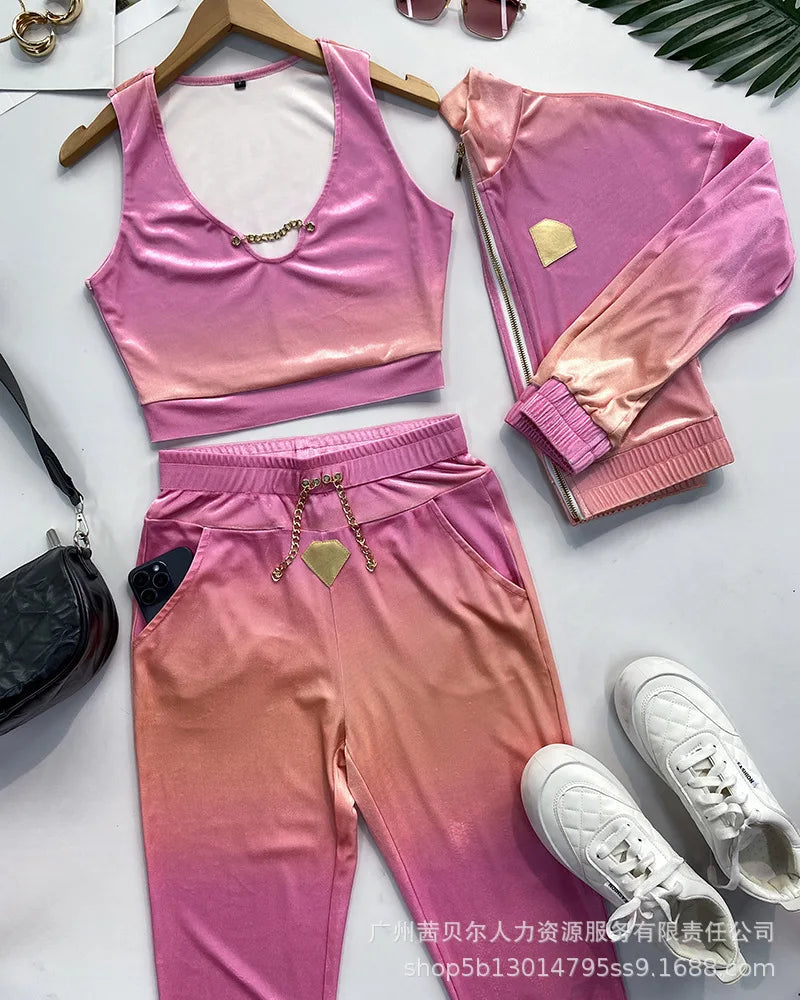Conjunto deportivo Aurora de tres piezas mujer degradado.